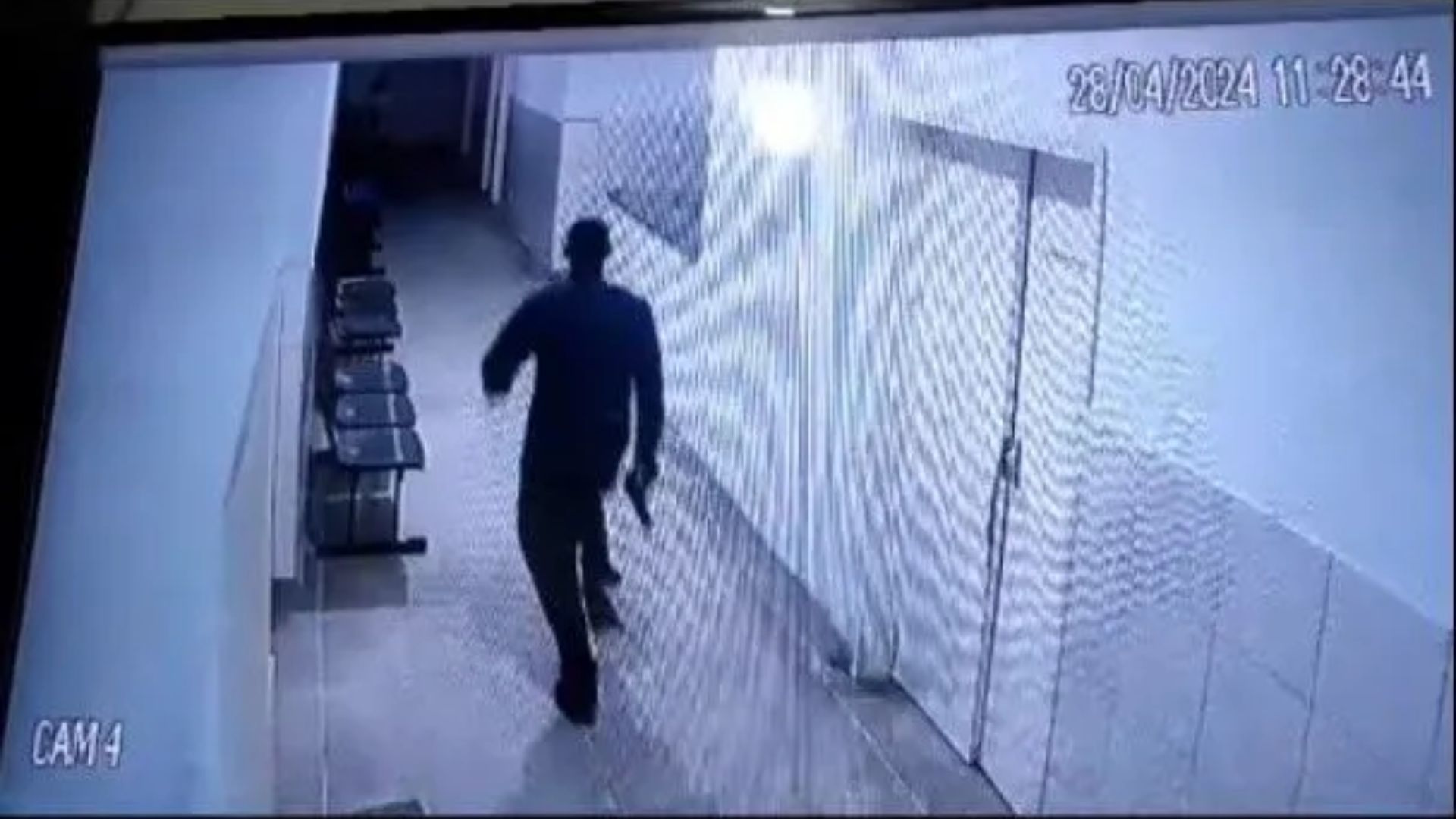 Criminosos armados em hospital