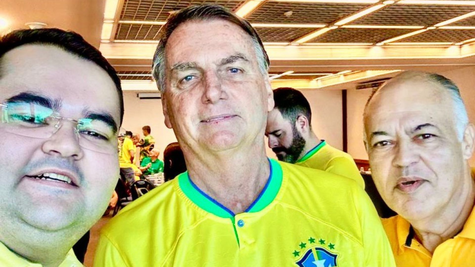 Deputado Pastor Eurico e seu filho participam de ato bolsonarista em Copacabana