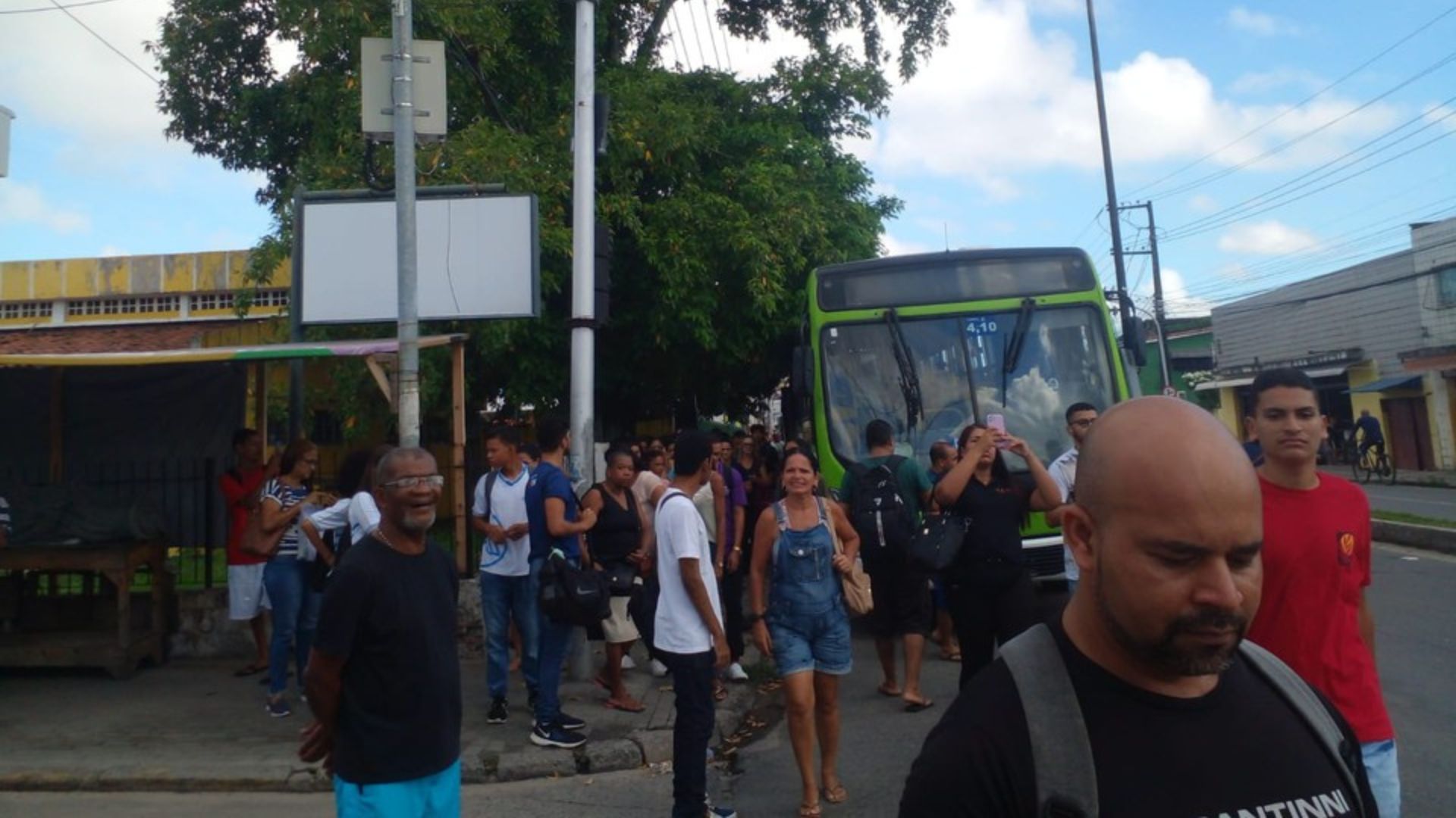 Motoristas de ônibus fecham Terminal Xambá, em Olinda, por causa de falta de água. Foto:  Sindicato dos Rodoviários