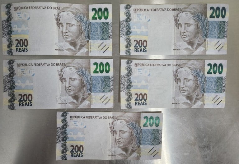 Notas falsas de R$ 200 apreendidas pela PF. Foto: Divulgação