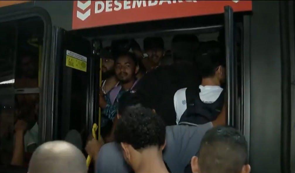 Ônibus lotado no Grande Recife. Foto: Reprodução/Internet
