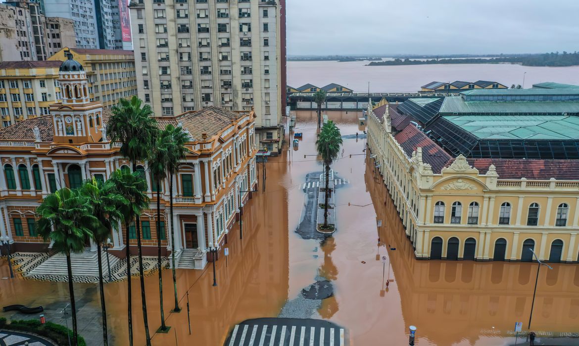 Sobe para 83 número de mortes no Rio Grande do Sul pelas fortes chuvas Alagemento em Porto Alegre