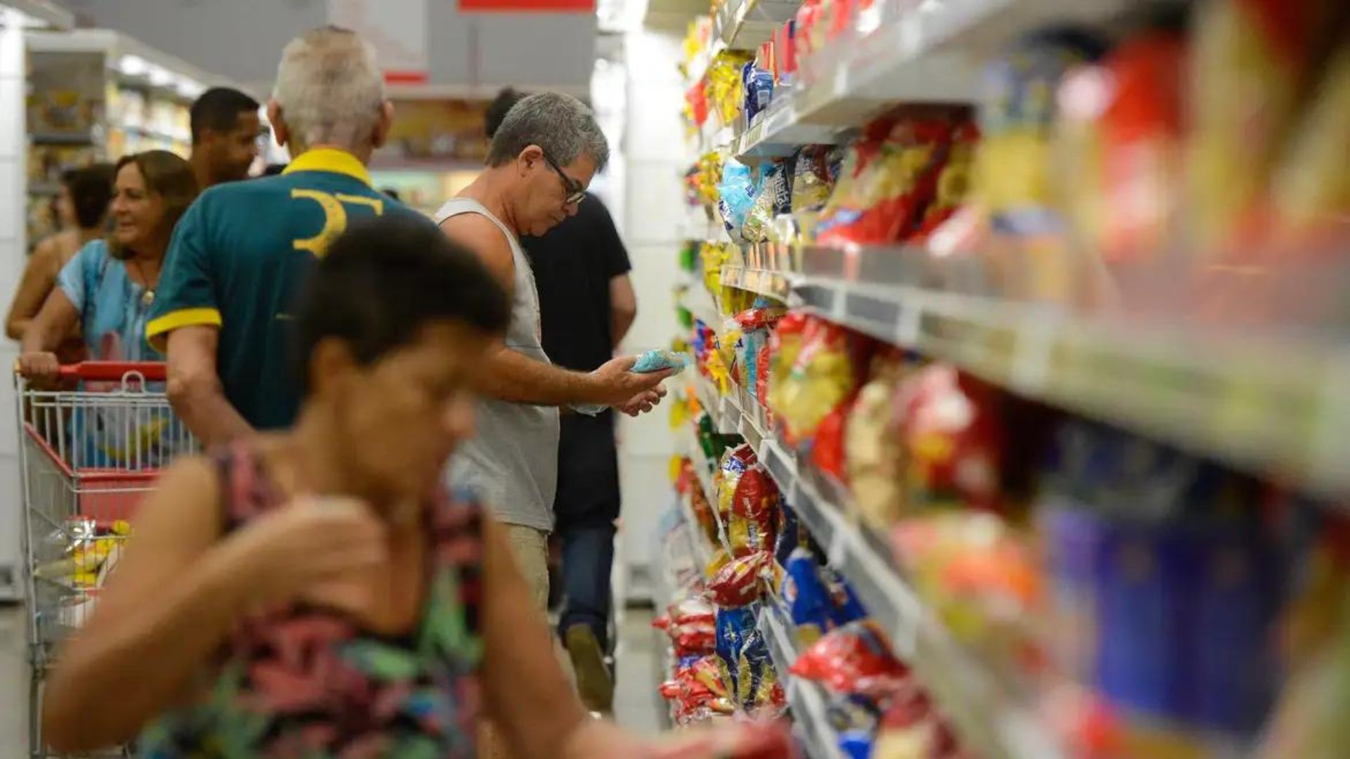 Alimentos devem sofrer aumento de preços devido às chuvas no Rio Grande do Sul, aponta Fecomércio. Foto: Tânia Rêgo/Agência Brasil