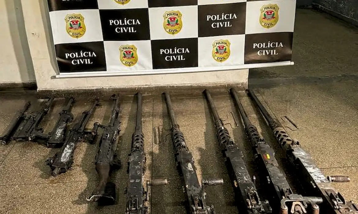 Armas do Exército que foram recuperadas. Foto: Reprodução/ Redes Sociais