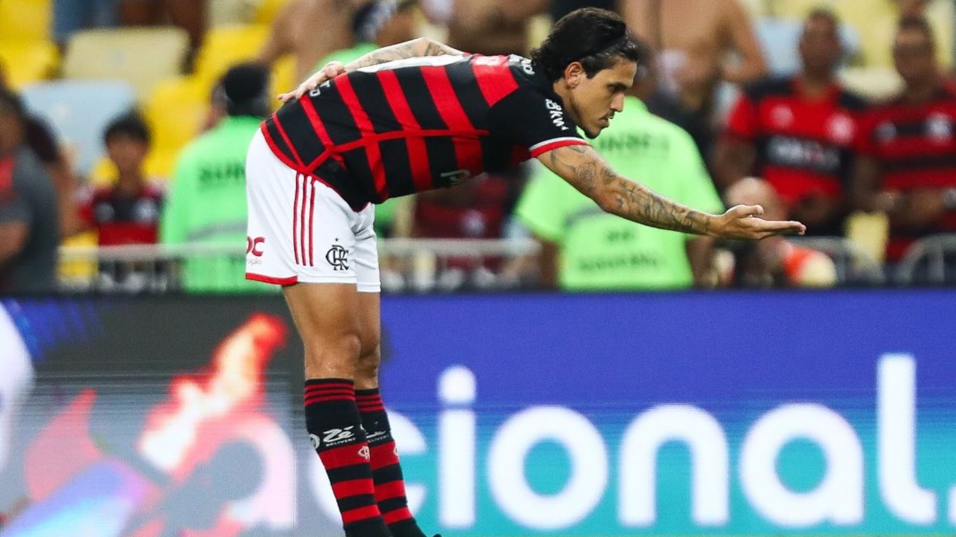 Pedro, atacante do Flamengo, comemorando o gol da vitória diante do Amazonas. Foto:  Gilvan de Souza / CRF.