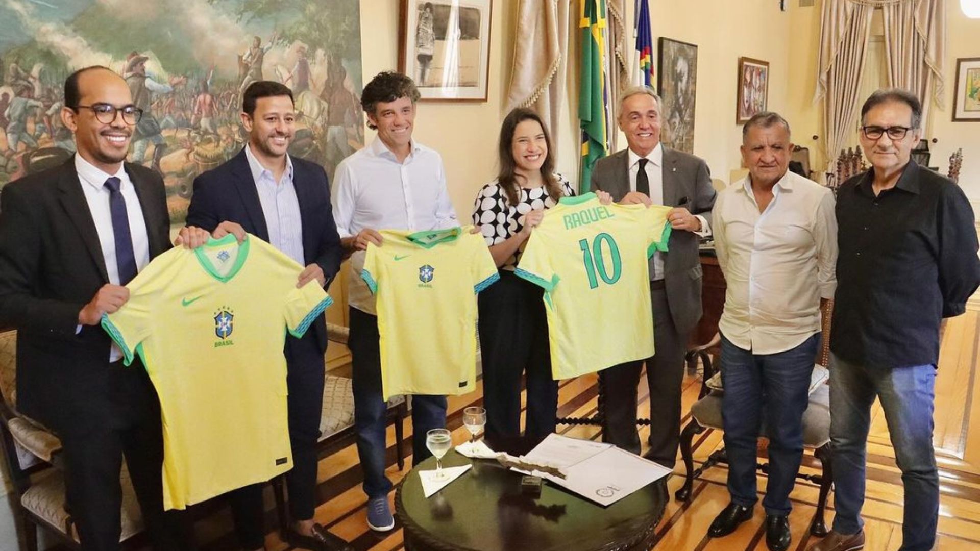 Evandro Carvalho se reune com Raquel Lyra para formalizar convite para amistoso da Seleção