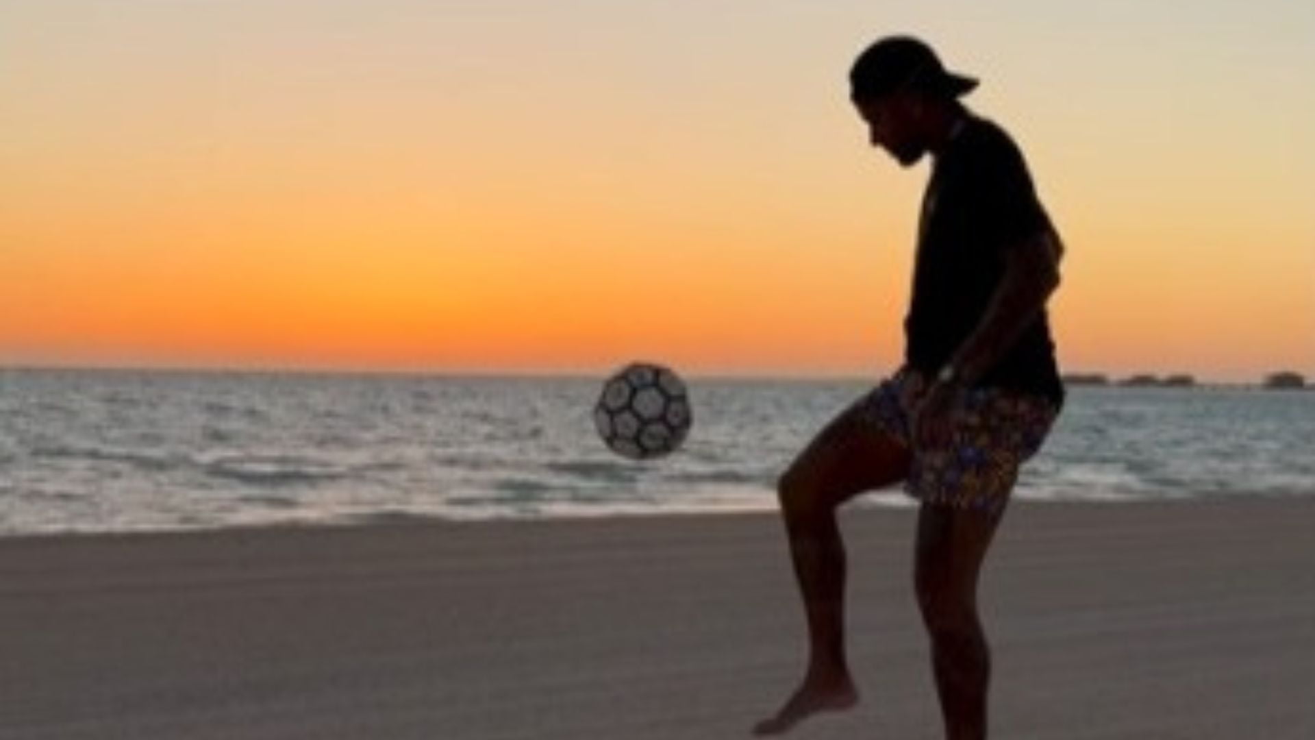 Fora da Copa América por lesão, Neymar publica vídeo jogando bola na praia