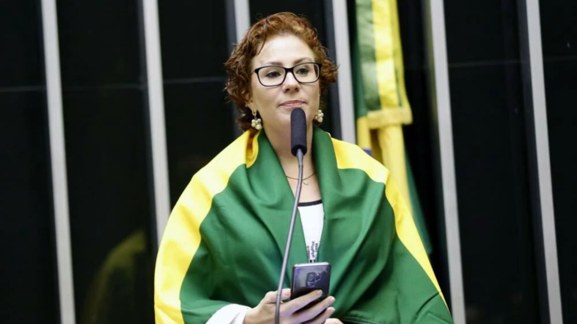 Carla Zambelli convoca manifestantes para ato 'fora Lula' na Paulista dia 9 de junho.
