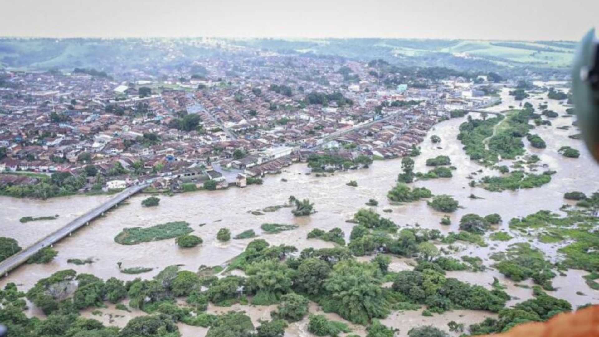 Defesa Civil e Semarh emitem alerta de possível transbordamento de rios em Alagoas.