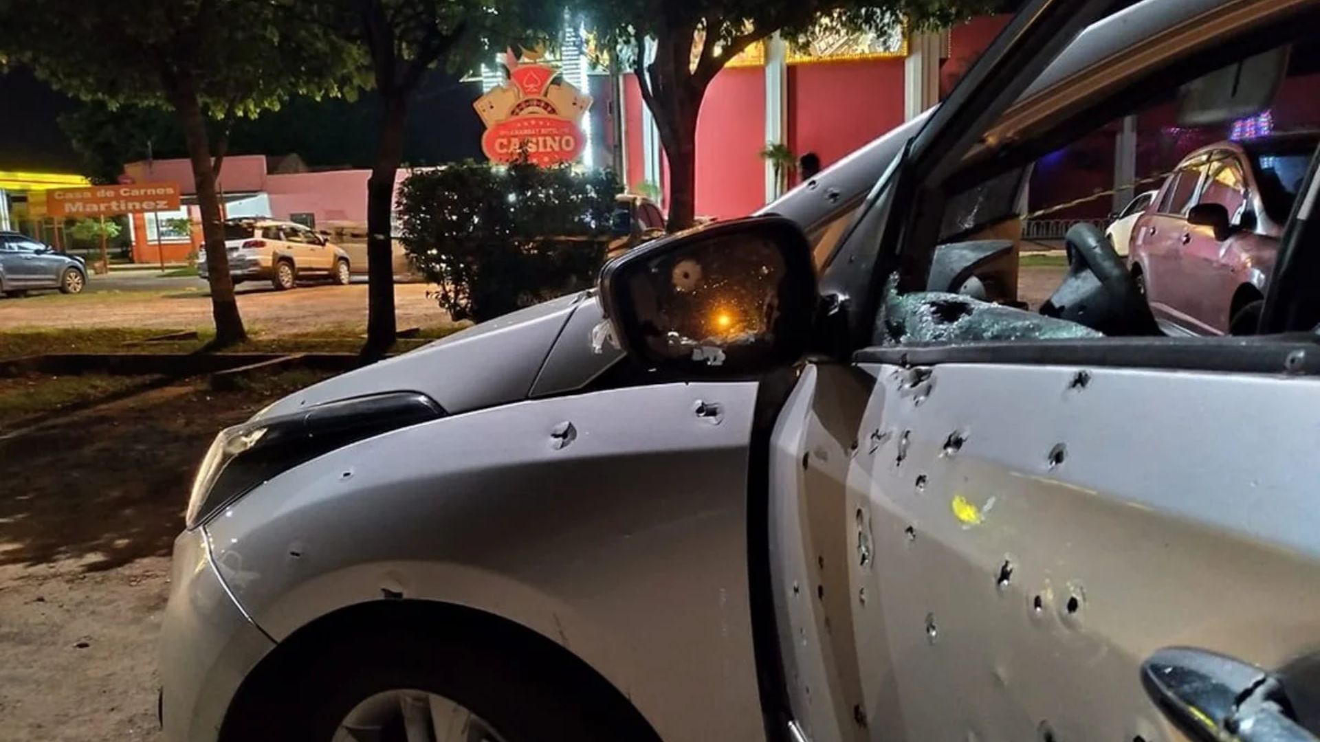 Homem é assassinado a tiros dentro de carro, em Pernambuco.