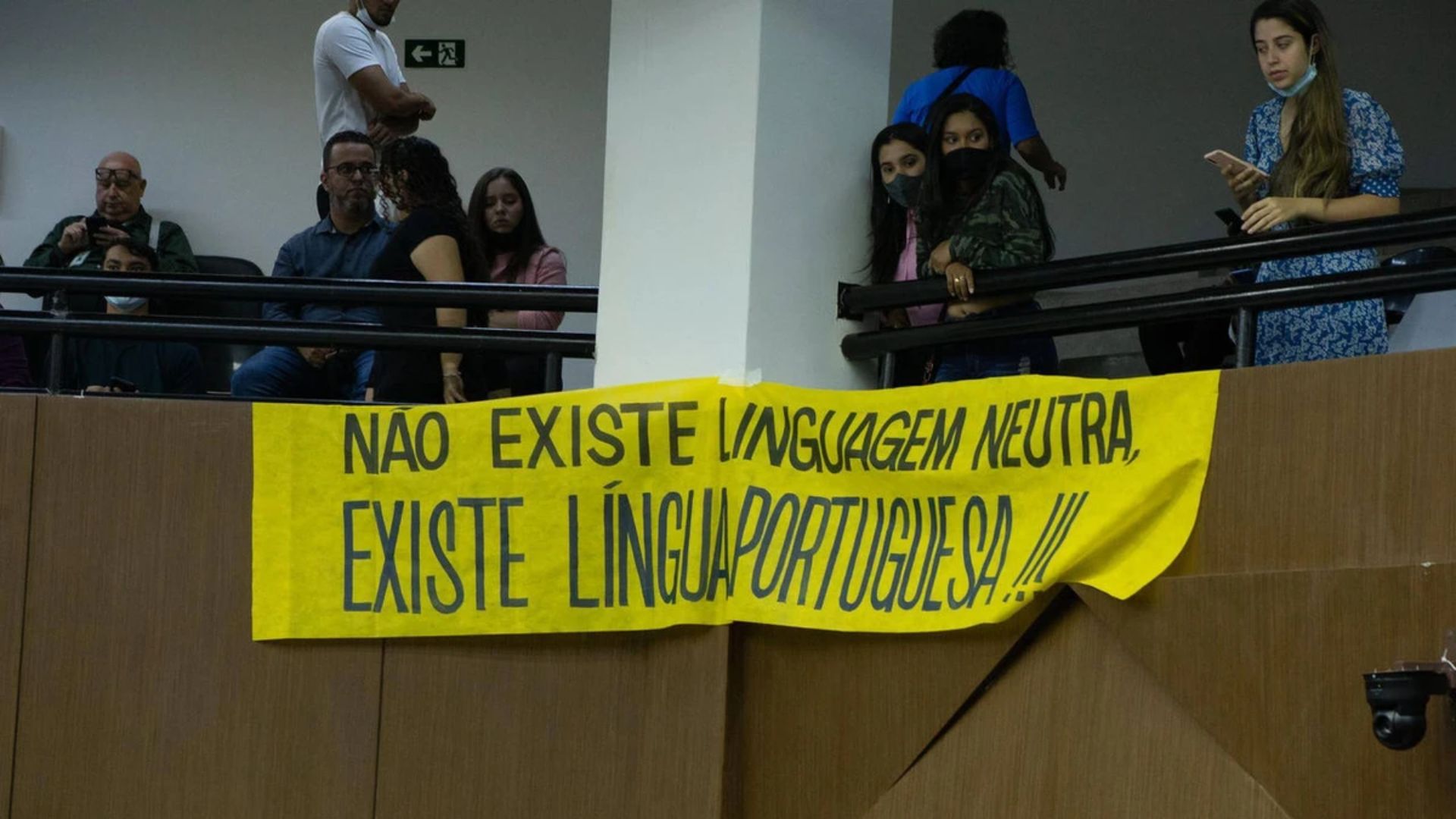 Justiça suspende Lei da Linguagem Neutra, de Nikolas Ferreira, após ação do PSOL.