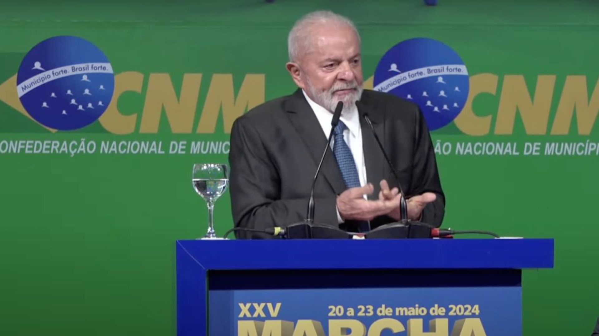 Lula anuncia medidas que aliviam apertos fiscais nos cofres das prefeituras.