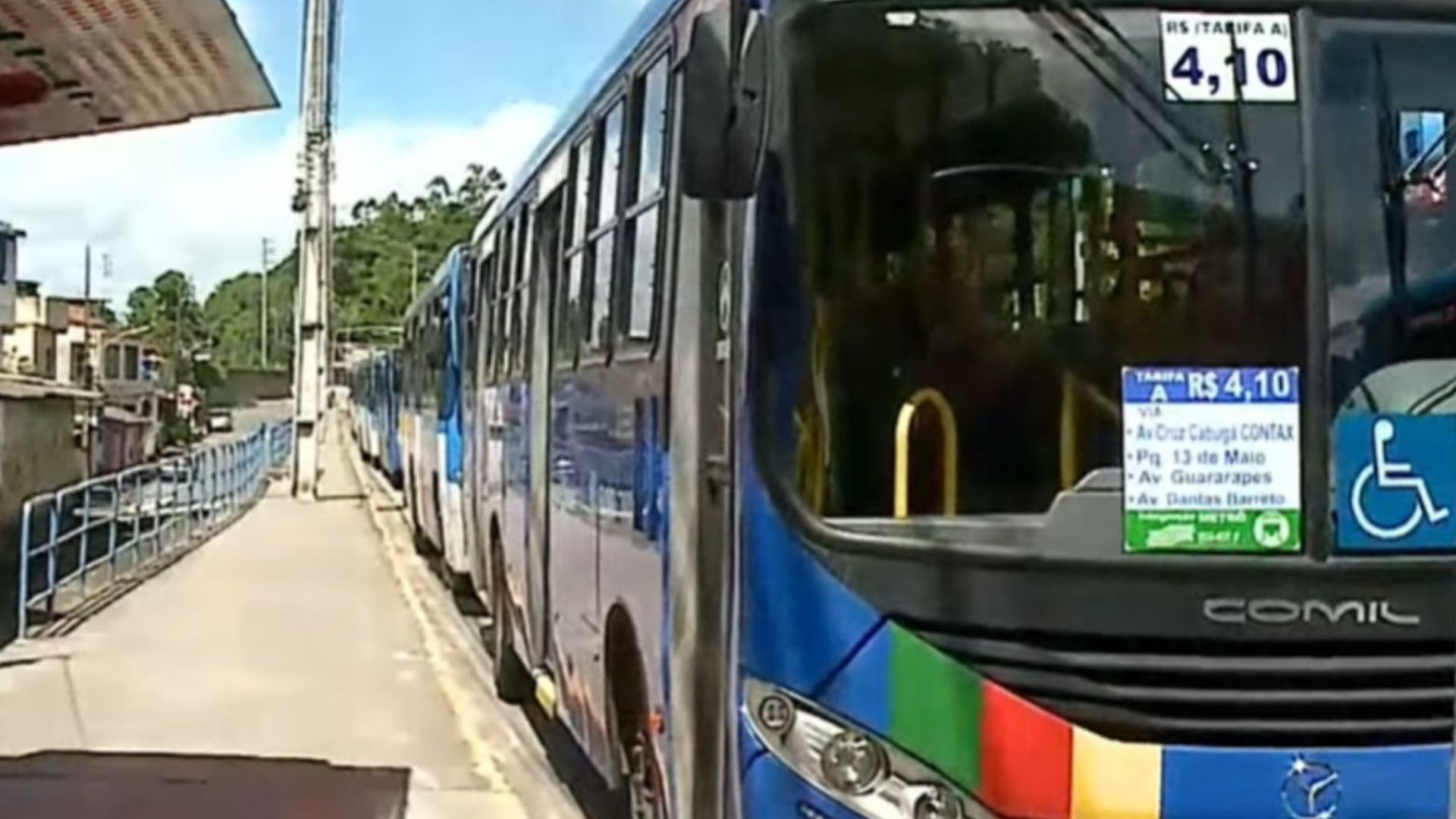 Motoristas de duas empresas de ônibus para as atividades na linha Macaxeira Av. Norte