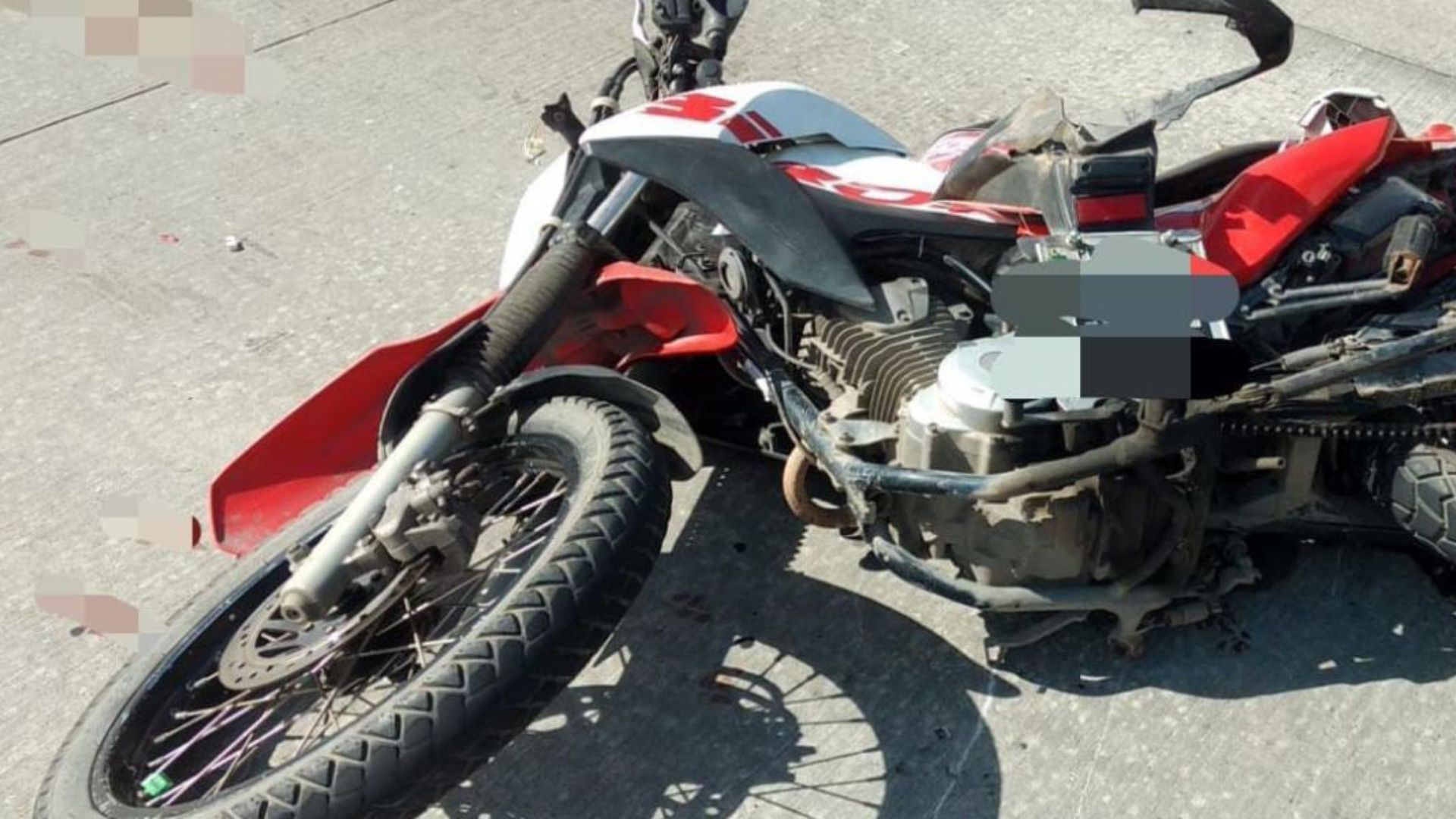 No Recife, colisão entre diversos veículos deixa motociclista morto e garupa ferido.