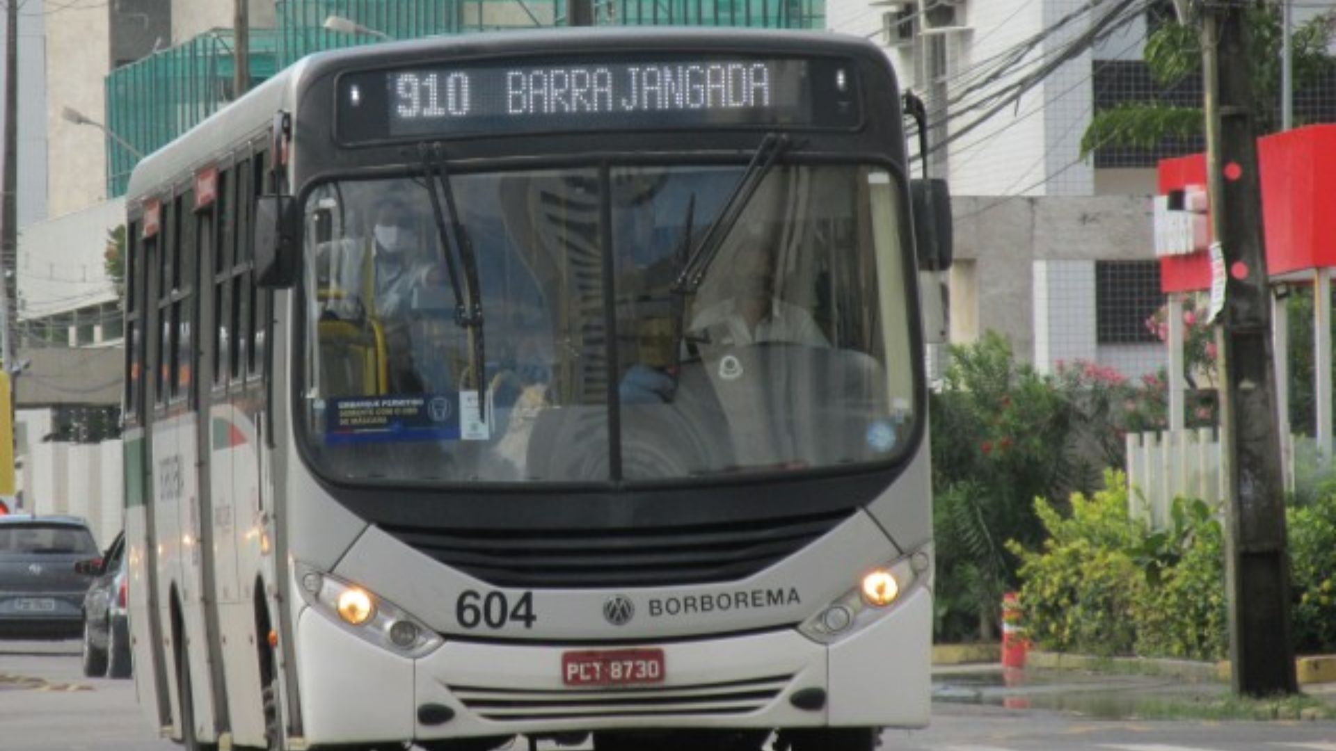 Motorista dirigia ônibus da linha Rio Doce/Barra de Janga. Foto: Divulgação/Internet.