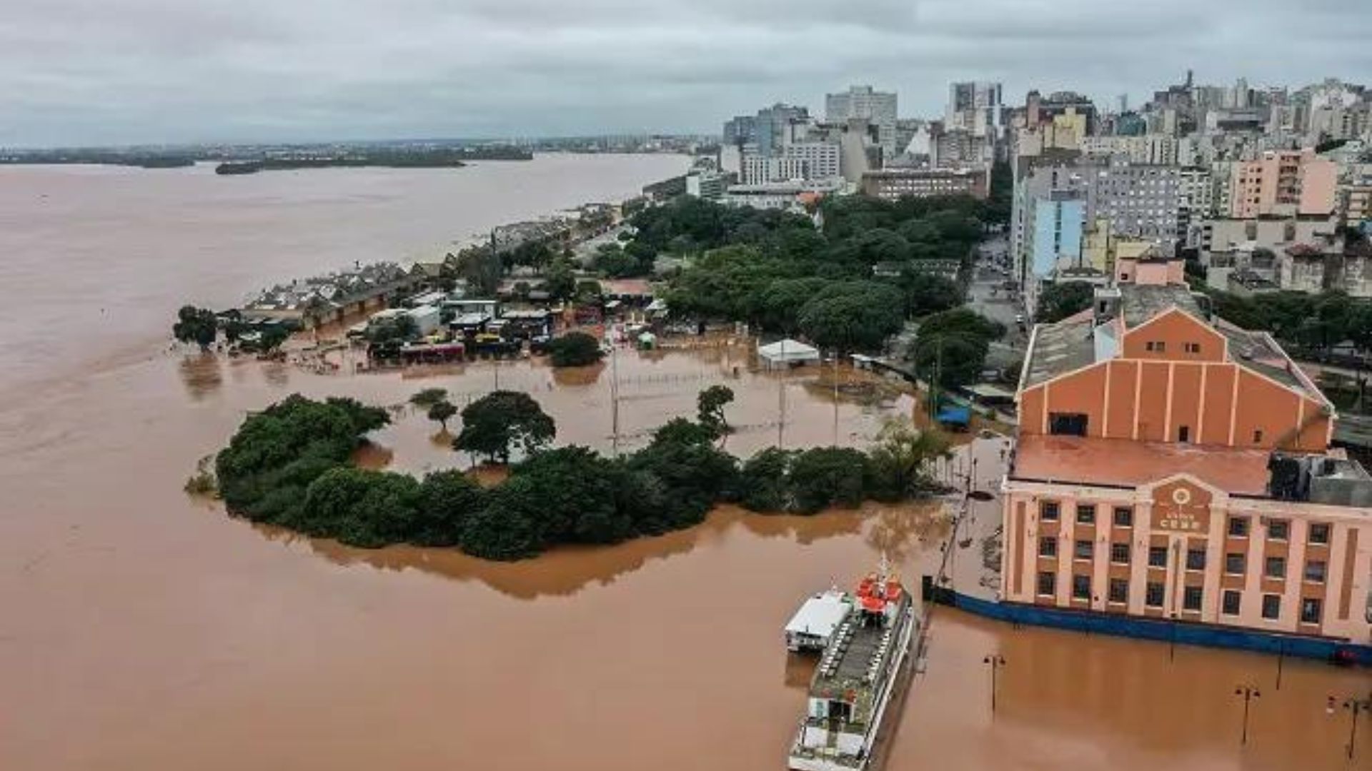 Porto Alegre, Rio Guaíba, usina do gasômetro, em Porto Alegre após chuva intensa. Foto: Gilvan Rocha/Agência Brasil