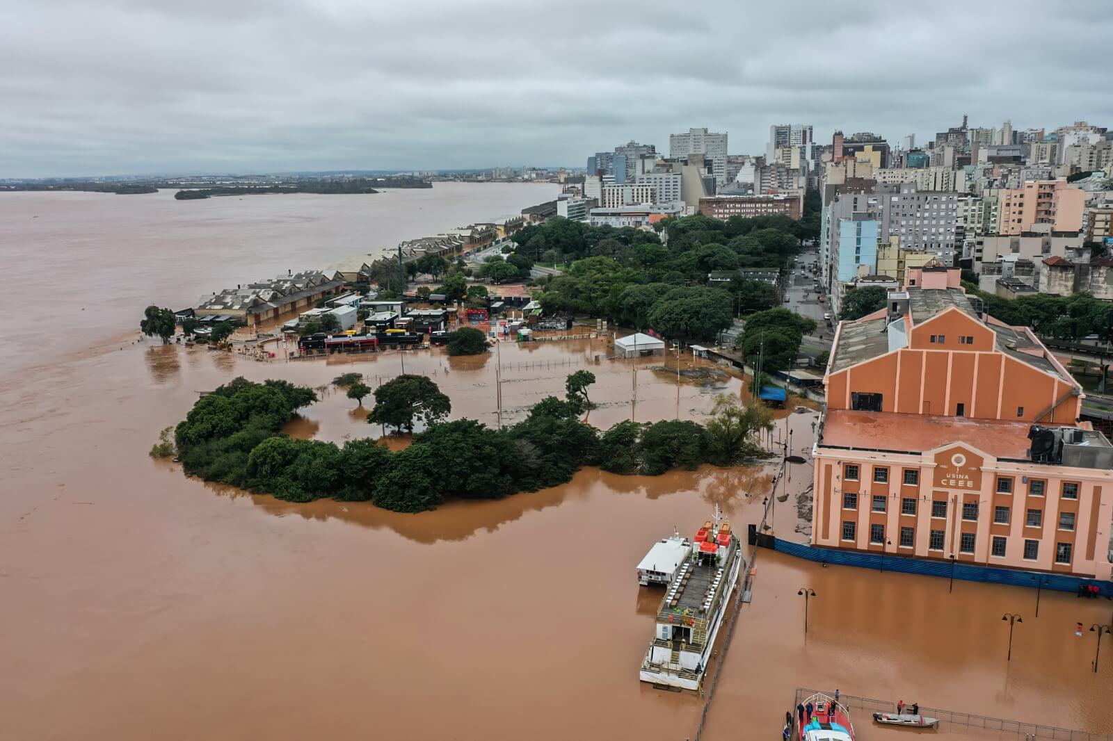 Centro de Porto Alegre fica debaixo d'água após rio atingir nível histórico.  Foto: Gilvan Rocha/Agência Brasil