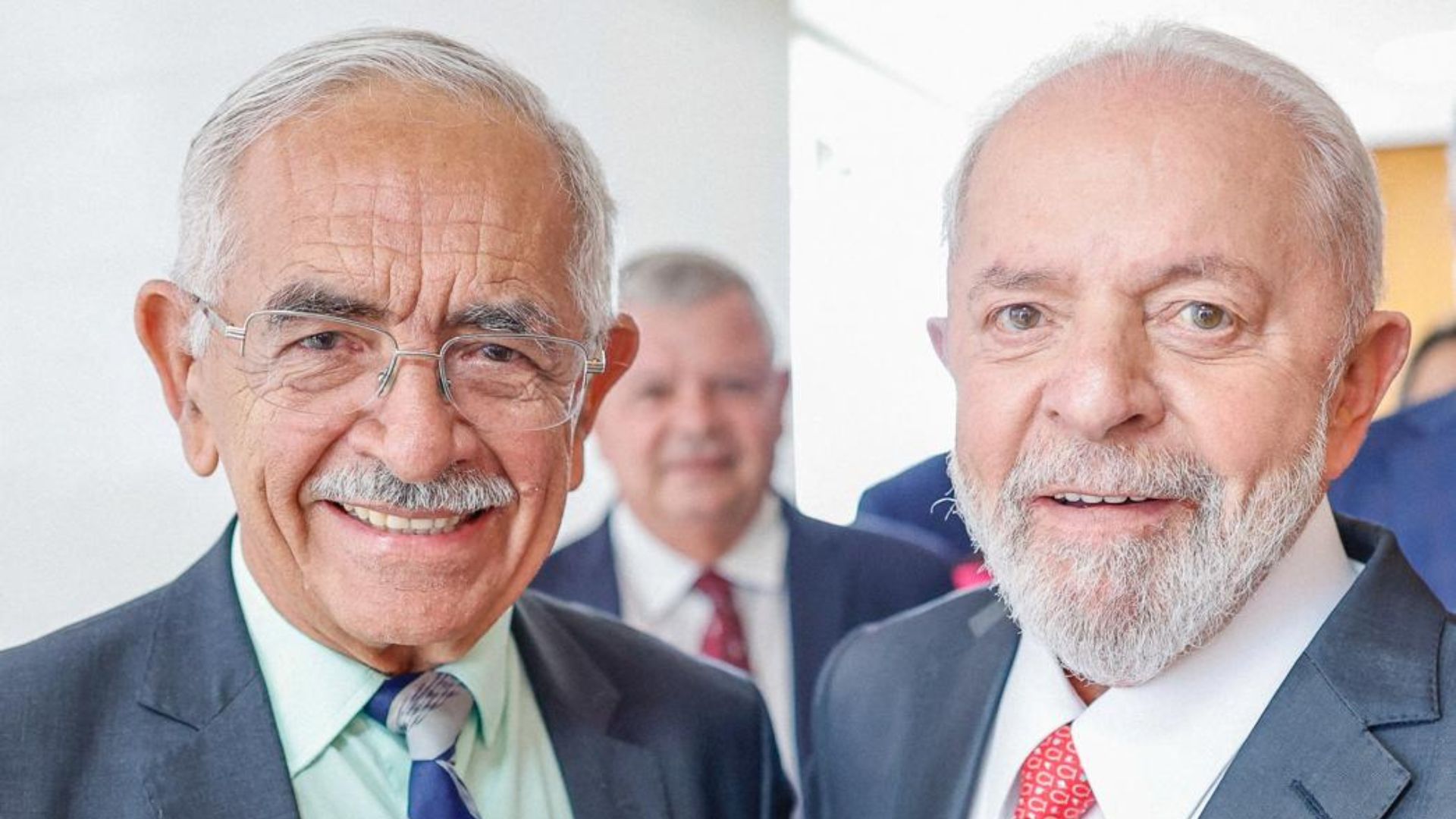 Prefeito de Paulista Yves Ribeiro e o Presidente Lula se encontram. Foto: Divulgação