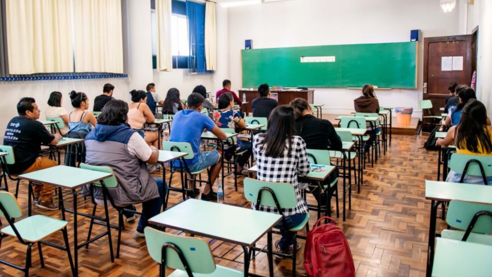 STJ autoriza universidades privadas cobrarem maior mensalidade a alunos calouros.