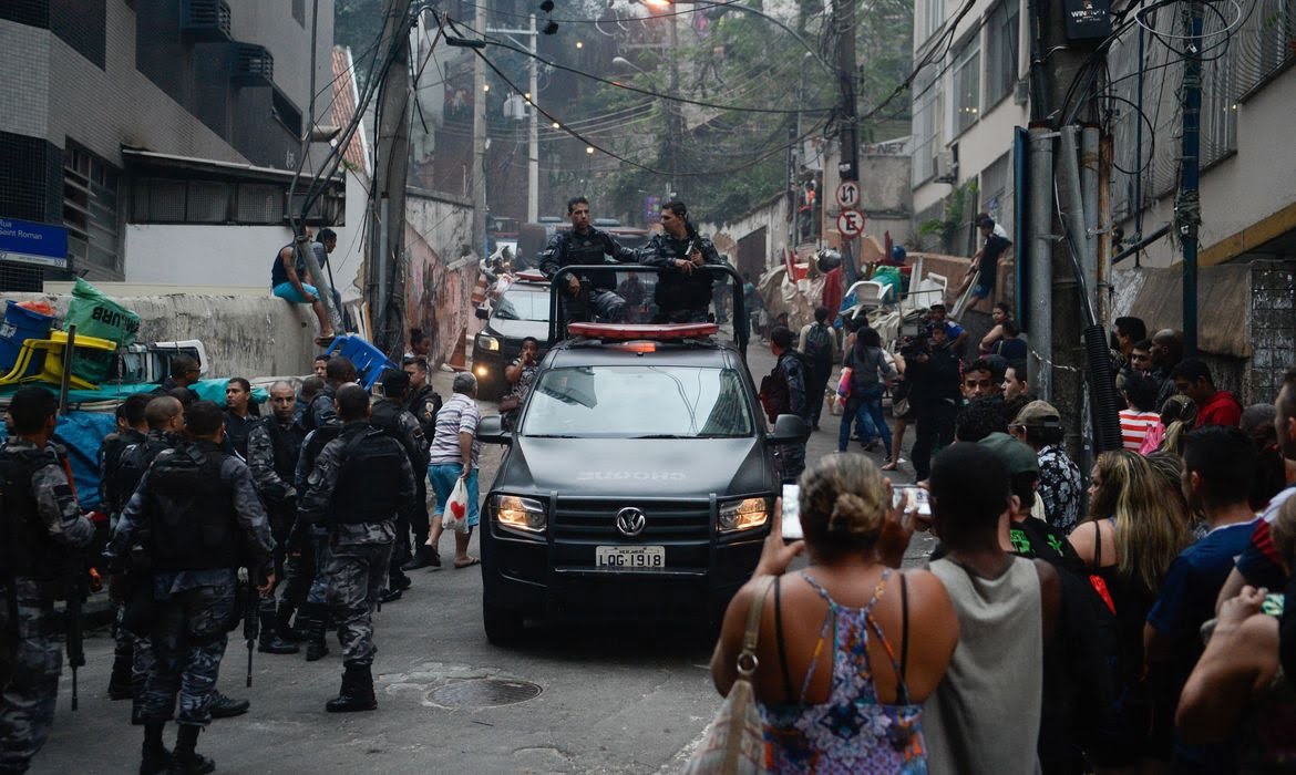 Ações policiais em comunidades pobres do Rio de Janeiro mantém rotina de violência e morte. Fernando Frazão/Agência Brasil Justiça