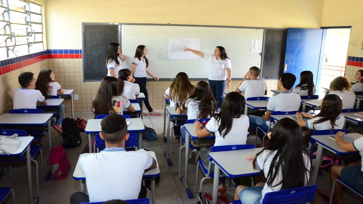 TCE-PE proíbe contratação de professores temporários na rede pública de ensino