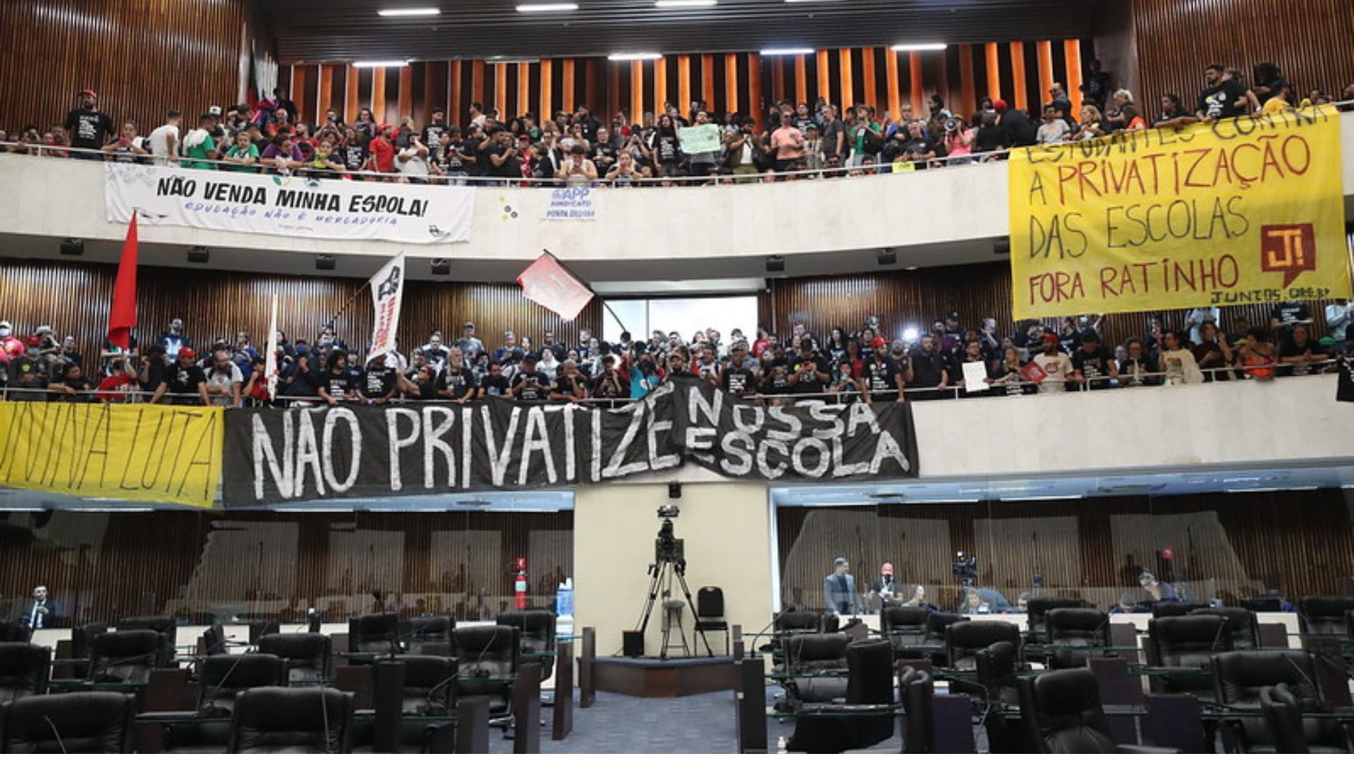 Assembleia Legislativa do Paraná aprova terceirização da gestão de escolas. Foto: Orlando Kissner / Assembleia Legislativa do Paraná