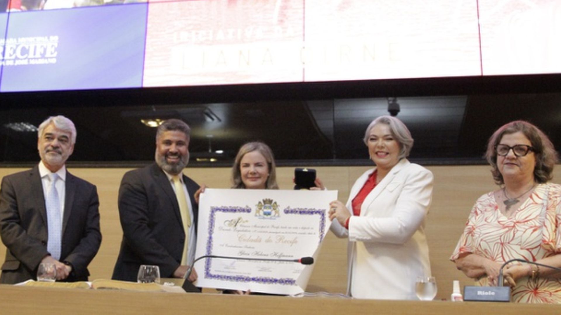 Gleisi Hoffmann recebe Título de Cidadã do Recife. Foto: Divulgação