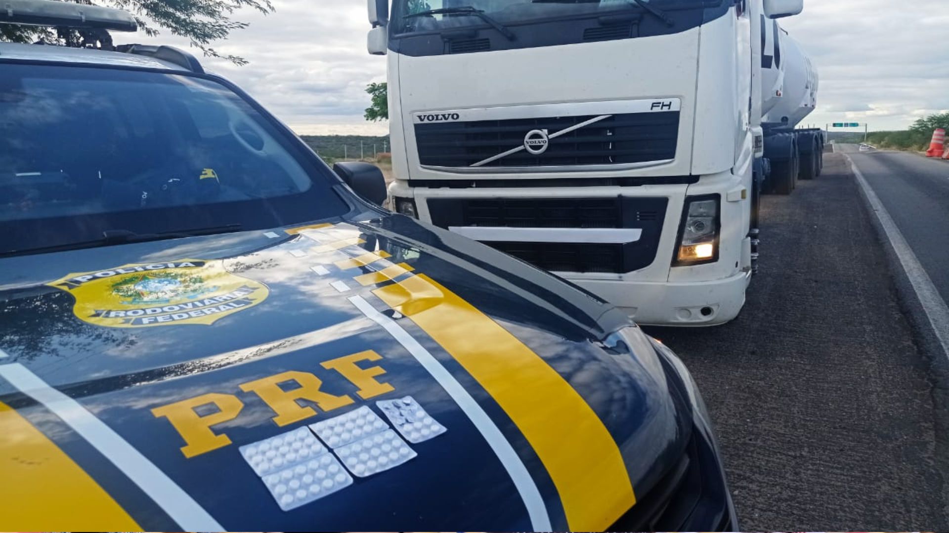 PRF-PE flagra motorista de caminhão com 67 comprimidos de "rebites". Foto: Reprodução 