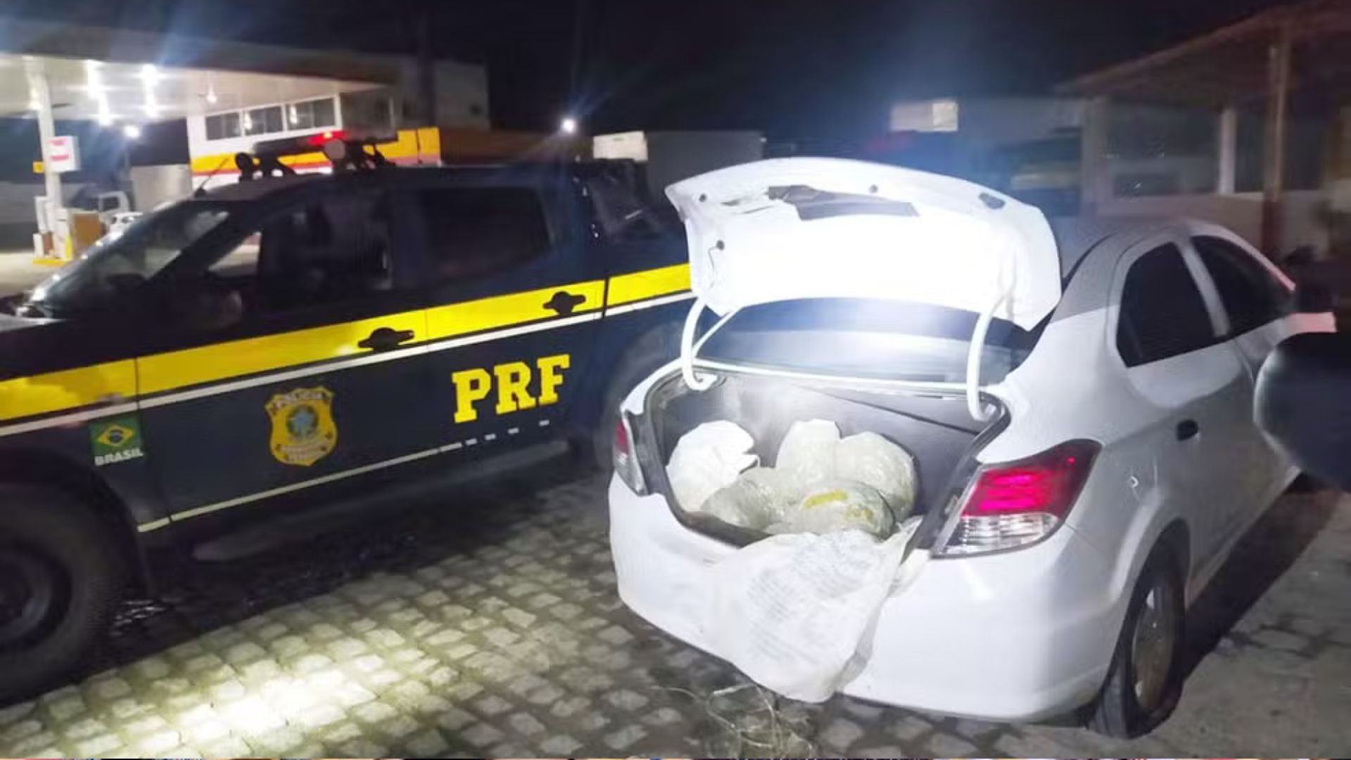 PERNAMBUCO PRF apreende 10,5 Kg de MACONHA em carro roubado após PERSEGUIÇÃO na BR-232