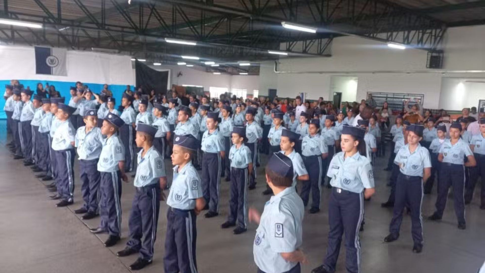 PT vai ao STF pedir SUSPENSÃO da lei que cria escolas cívico-militares. Foto: Divulgação/Prefeitura de Taubaté.