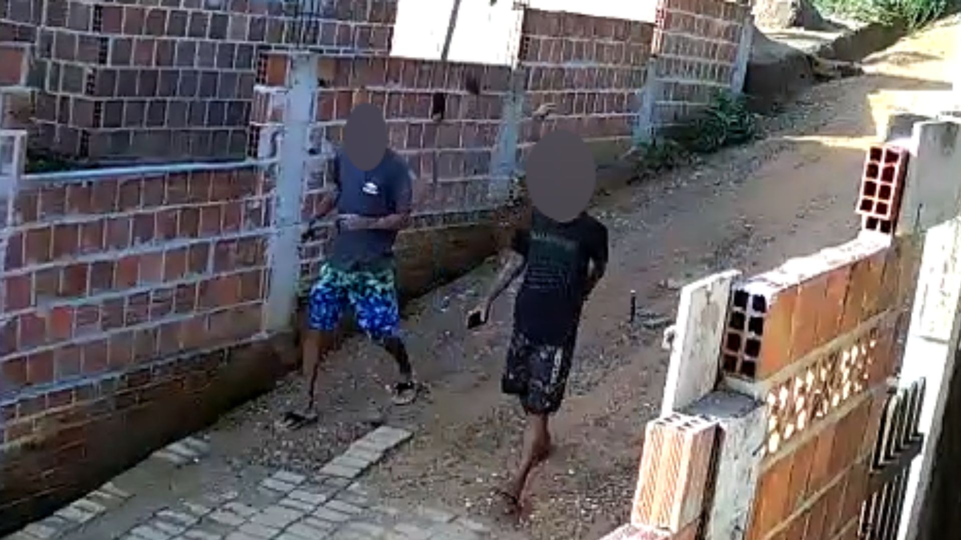 Polícia prende homem por ter estuprado mãe e filha autista, em Camaragibe.