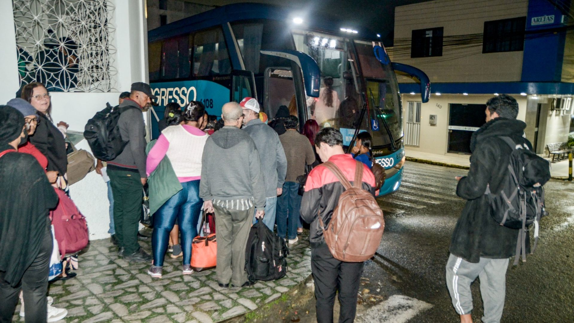 Prefeitura de Garanhuns coloca mais um ônibus para levar pacientes da cidade até Recife. Foto: Divulgação/Prefeitura de Garanhuns.
