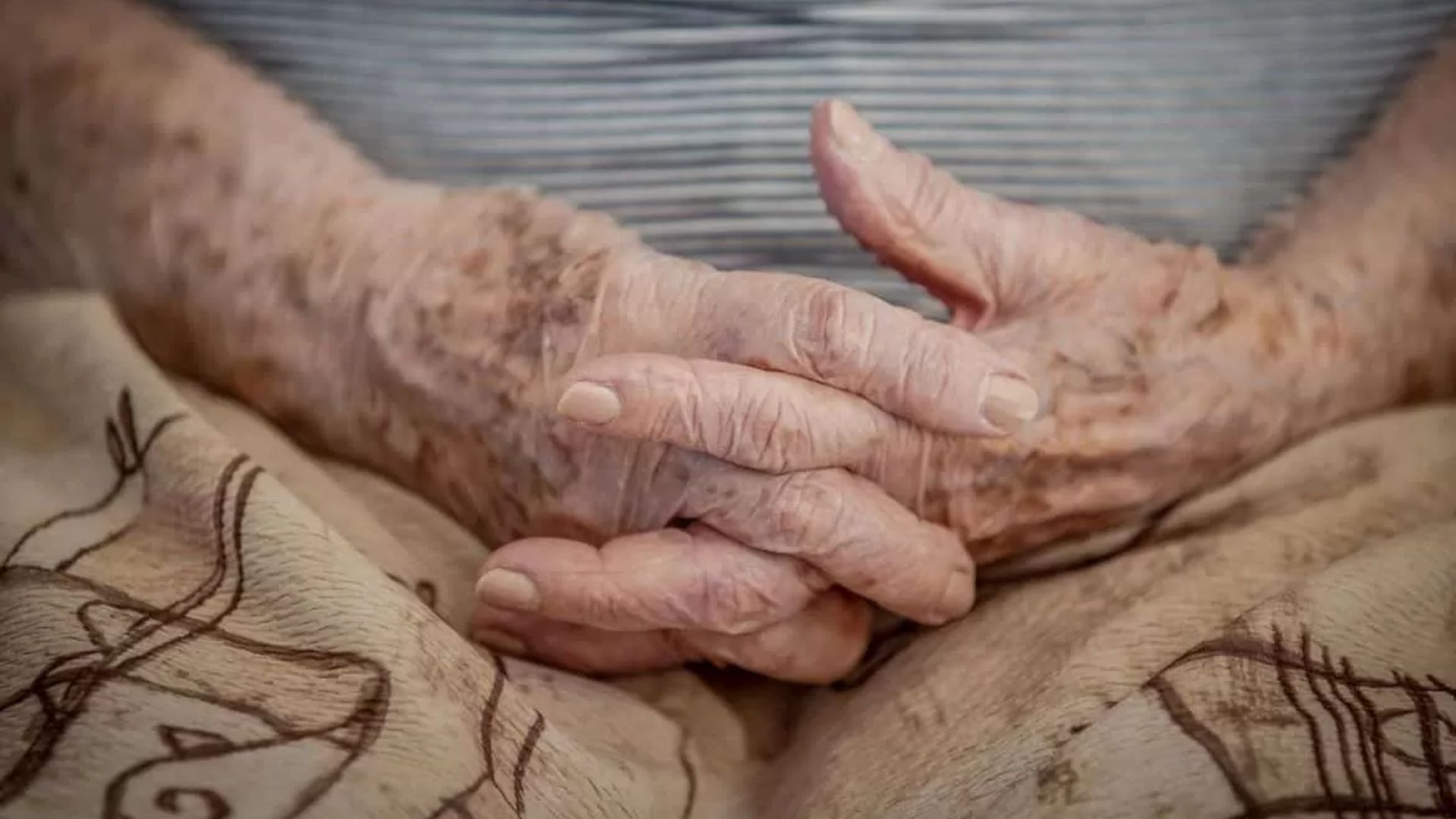 SUS integra PRIMEIRO remédio para TRATAMENTO de pacientes com PARKINSON.