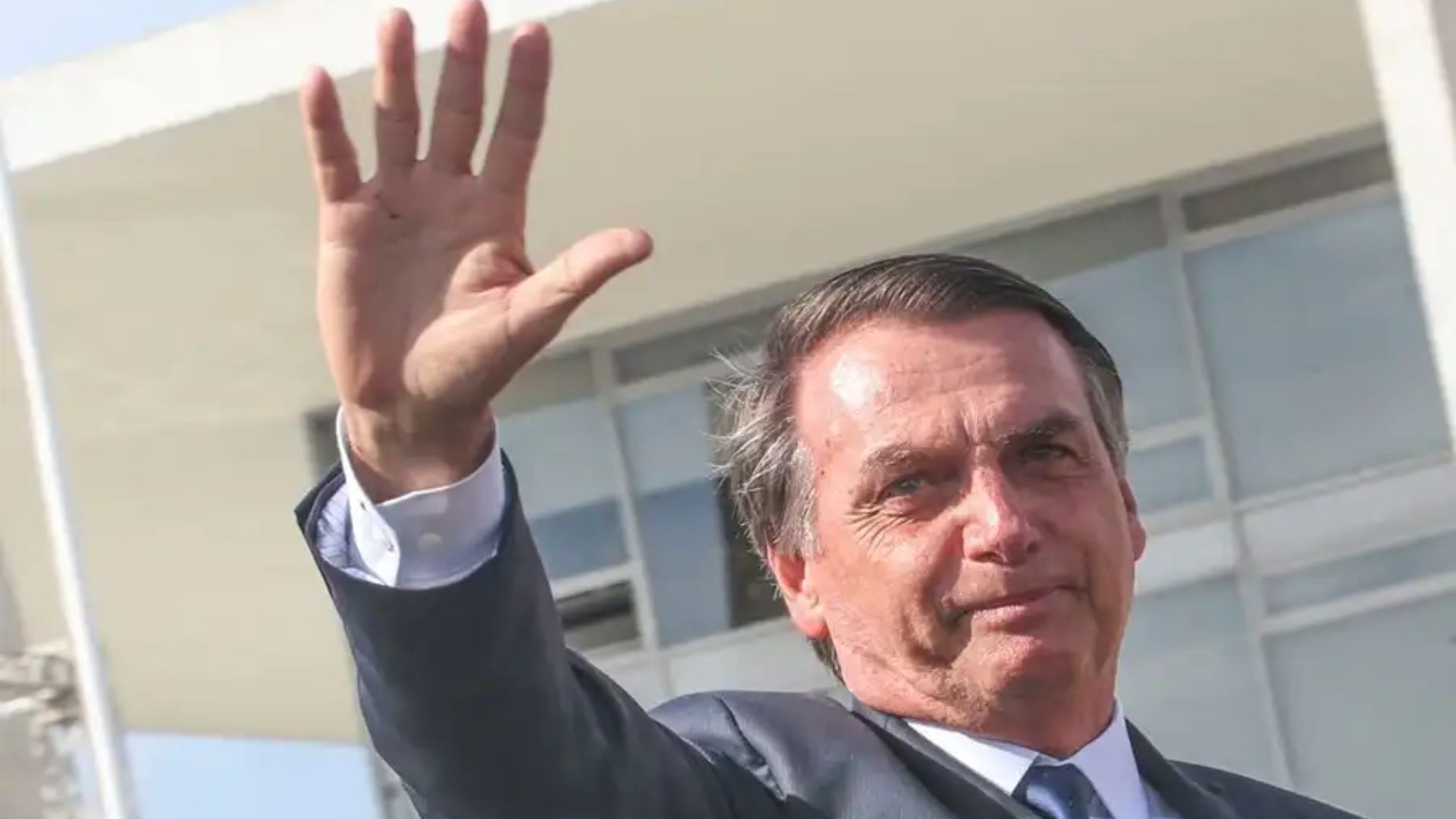 Bolsonaro acena para governadores e PL desiste de candidaturas próprias em QUATRO CAPITAIS.