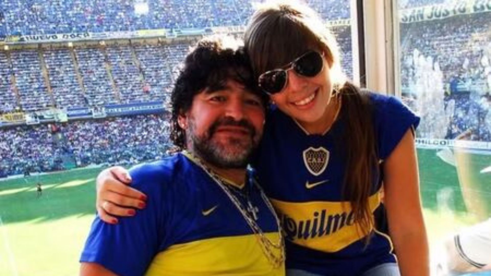 Filha de MARADONA revela que procurou MÉDIUM para ter contato com pai após morte. Foto: Reprodução / Redes Sociais.