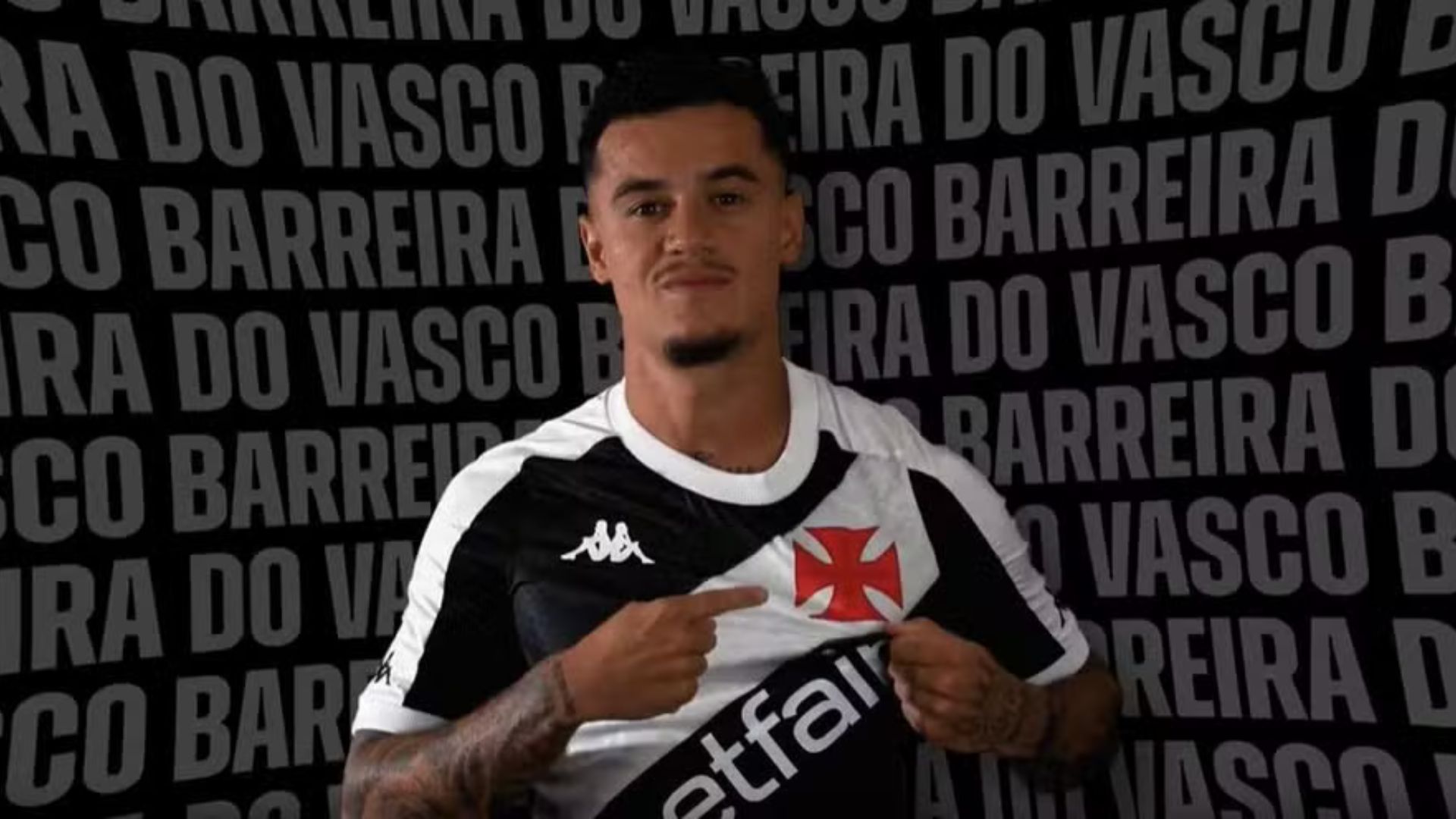 COUTINHO acerta com VASCO e está oficialmente de volta ao futebol brasileiro. Foto: Twitter/ Vasco