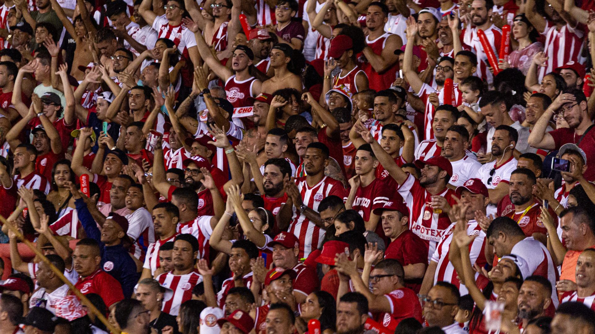 NÁUTICO: árbitro relata que torcida alvirrubra atirou objetos no gramado após empate do Athletic. Foto: Divulgação / CNC