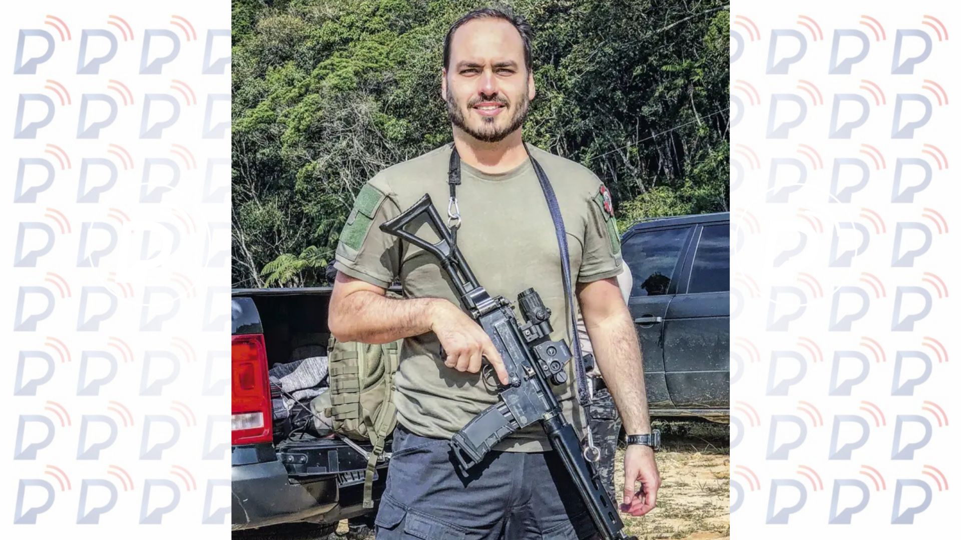 Carlos Bolsonaro tem pedido para renovar porte de arma NEGADO por Justiça.