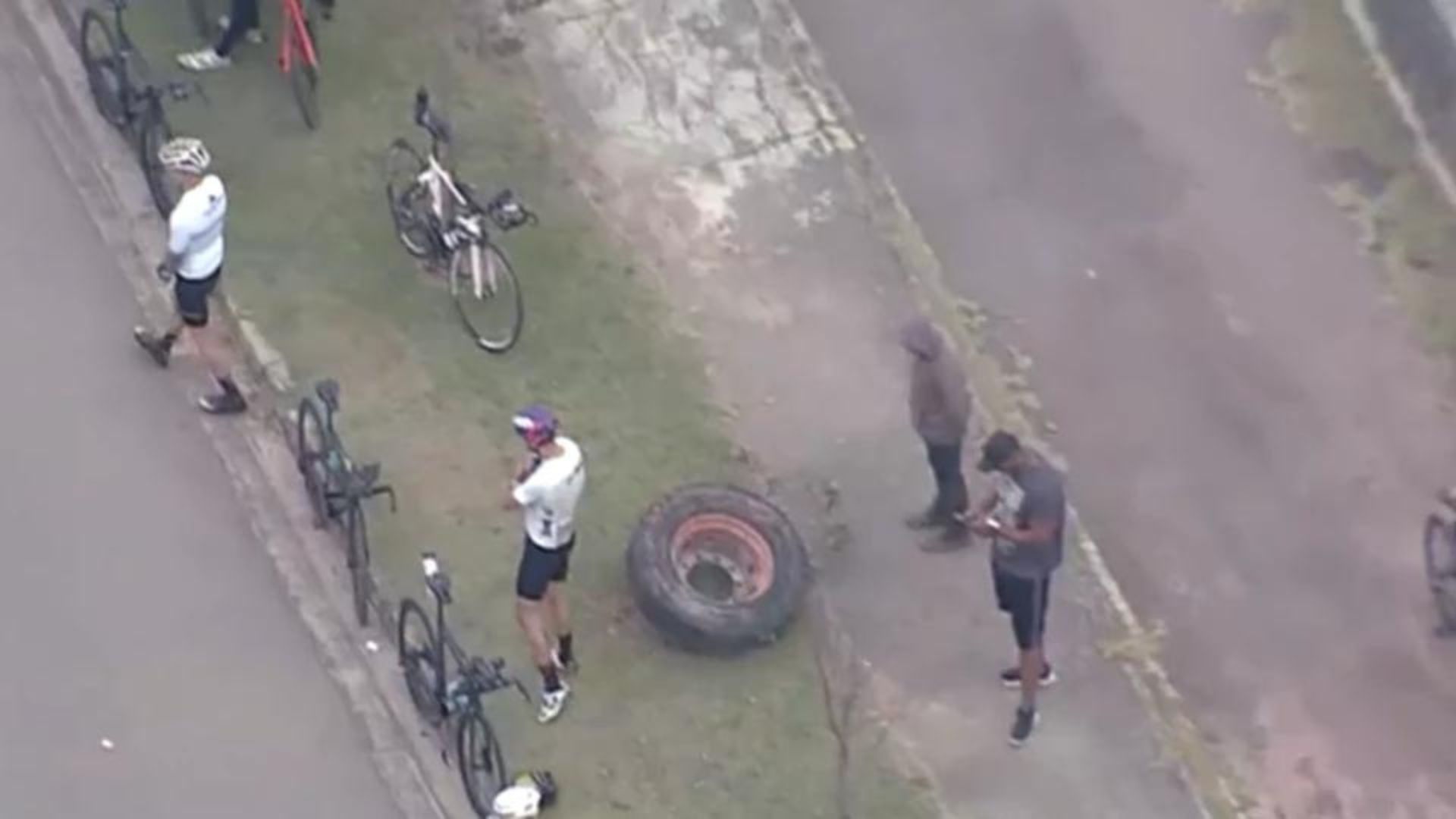 Ciclista morre após ser atingido por roda de caminhão. Foto: Reprodução