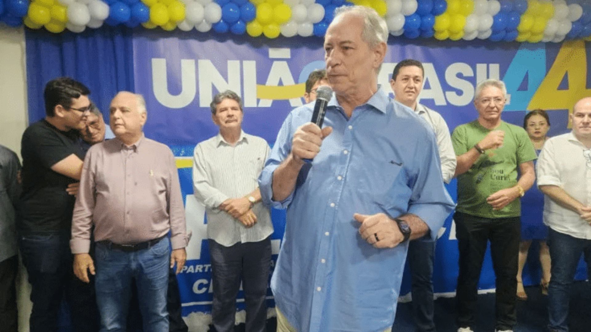 Ciro Gomes se alinha a bolsonaristas para combater 'ditadura' do PT, no Ceará.