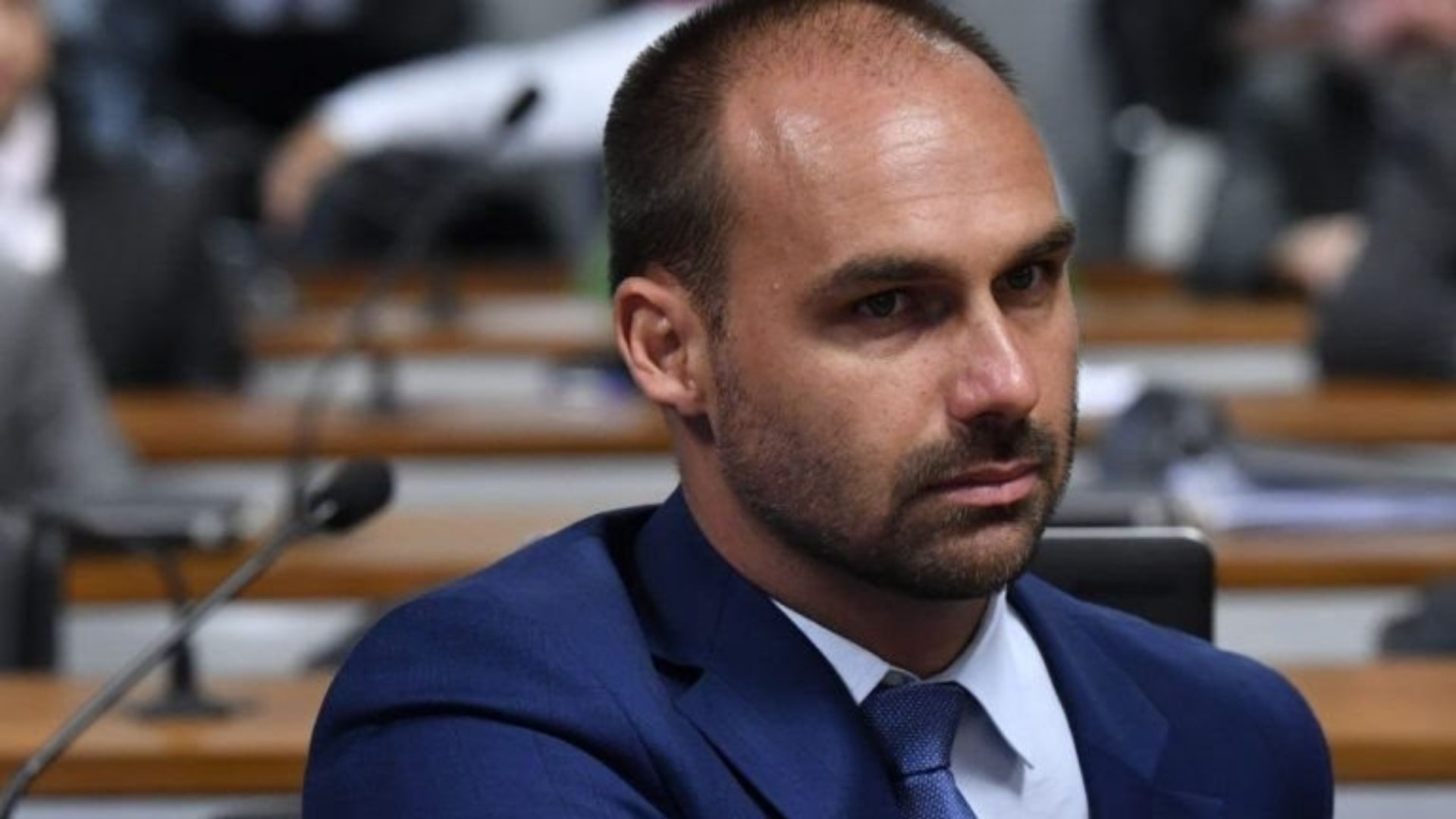 Eduardo Bolsonaro chama PF de 'cadelas de Moraes' sobre caso das joias sauditas.