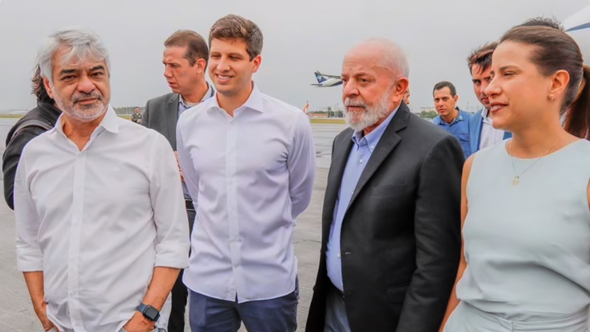 Lula é recebido por Raquel Lyra e João Campos ao desembarcar no Recife. Foto: Reprodução