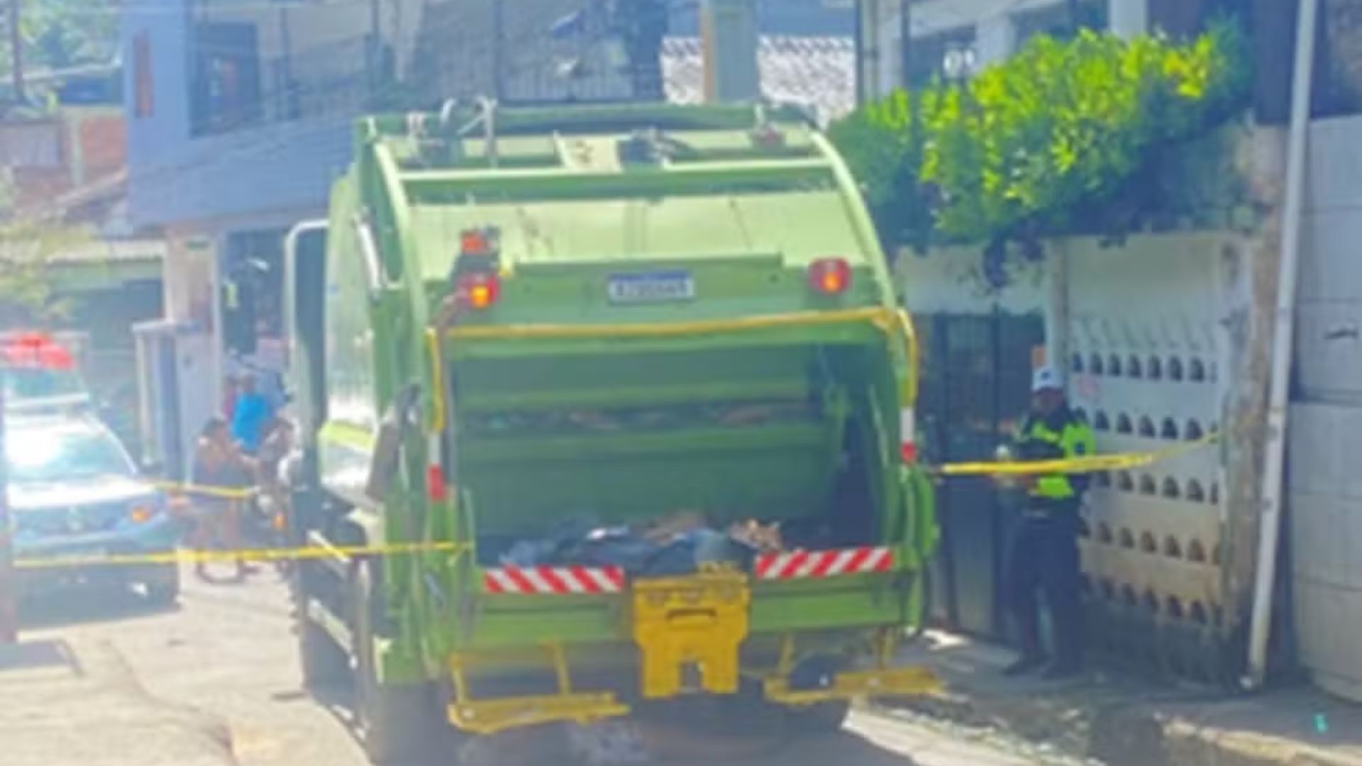 Recife: idoso morre após ser atropelado por caminhão de lixo. Foto: Reprodução