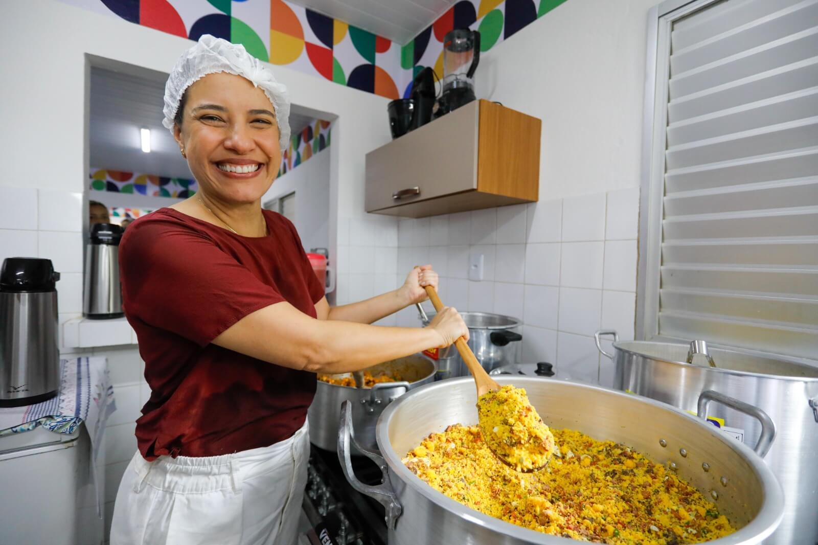 Governadora Raquel Lyra durante entrega Cozinha Comunitária. Foto: Miva Filho/Secom