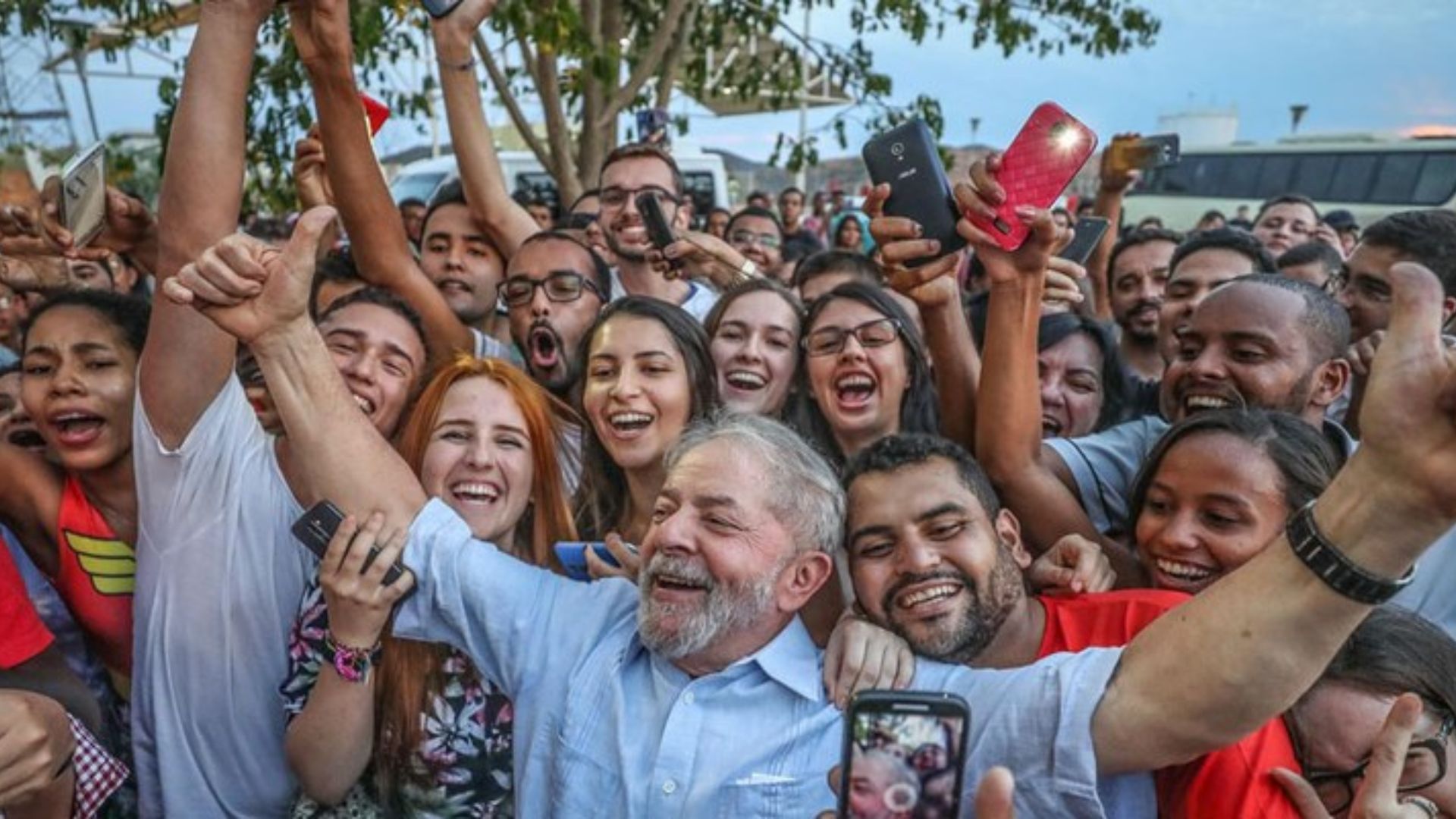 IPEC Avaliação positiva do governo Lula sobe de 33% para 37%