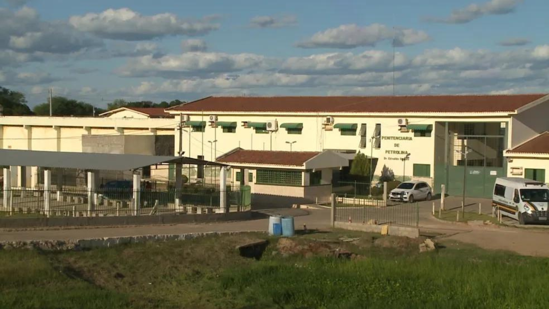 O suspeito foi levado para a Penitenciária Doutor Edvaldo Gomes, em Petrolina. Foto: Reprodução