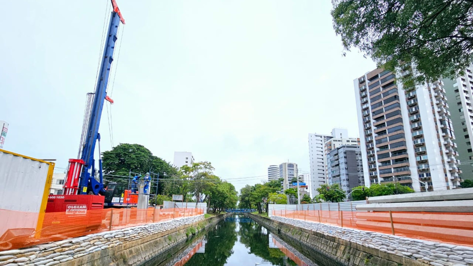 Obras continuam no pontilhão da Agamenon Magalhães; intervenção de R$ 3 MILHÕES segue por SETE MESES.