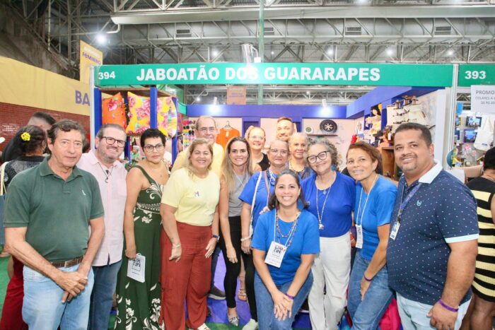 Prefeito Mano Medeiros prestigia artesãos de Jaboatão dos Guararapes na Fenearte