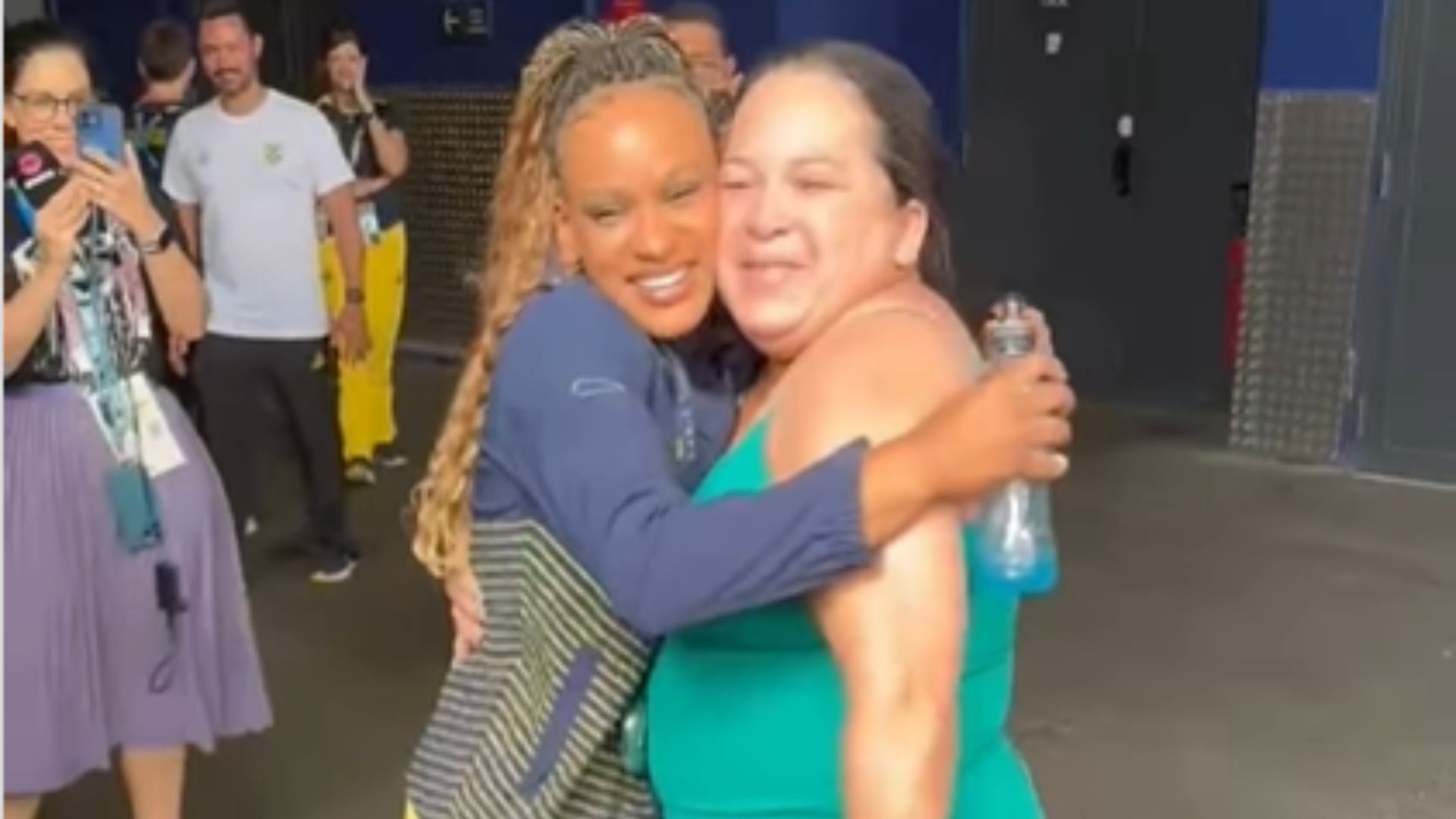 "Falamos com Deus e deu tudo certo", diz mãe de REBECA ANDRADE após conquista de medalha em Paris