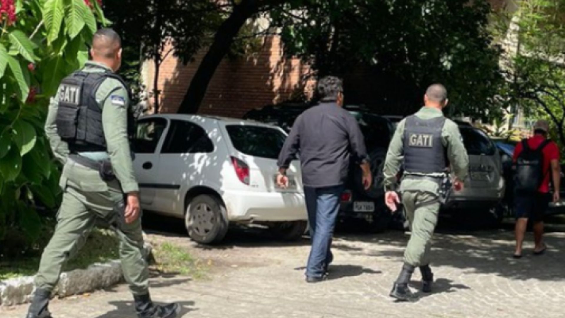 Momento em que policiais militares chegam na UFRPE. Foto: Reprodução